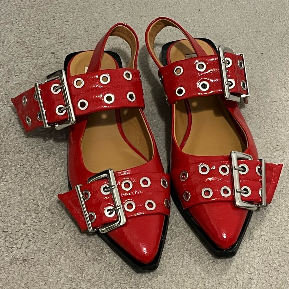 STEVE MADDEN BUCKLE FLATS